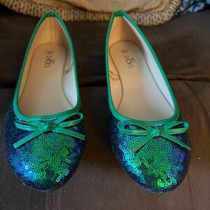 Green sequin ballet flats size 9/10 fits better for 9 1/2 or 10